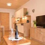 Alpin Konukevi Holzgau